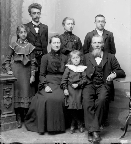 Fil:Familien Hadland Egersund.png